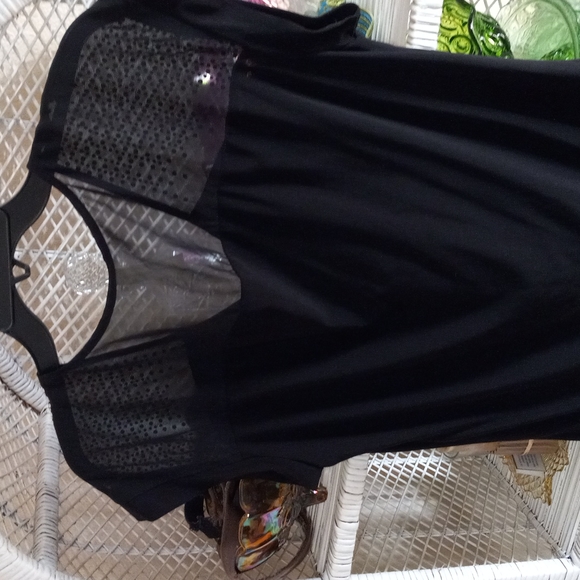 Black cap sleeve top. New. Fits small to medium. - Picture 2 of 5